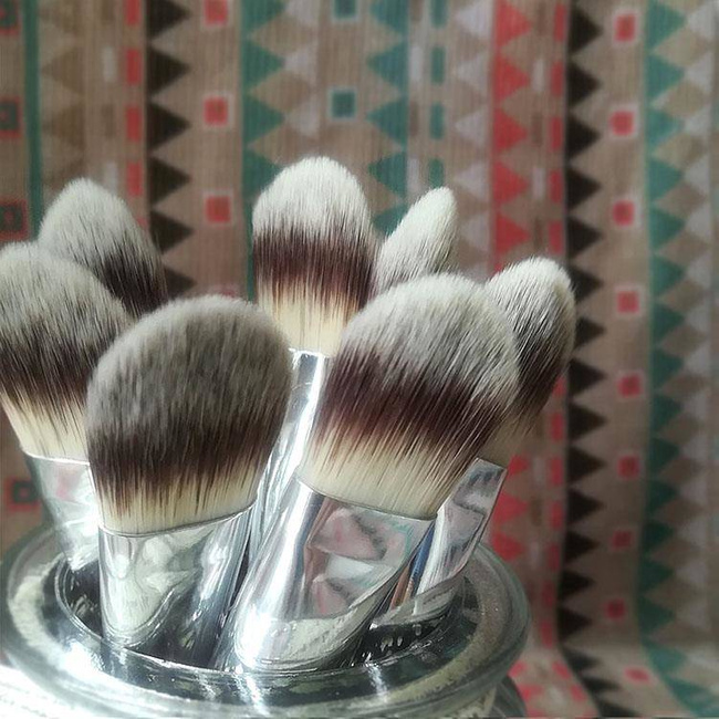 La Rosa Professional Wooden Blush Brush